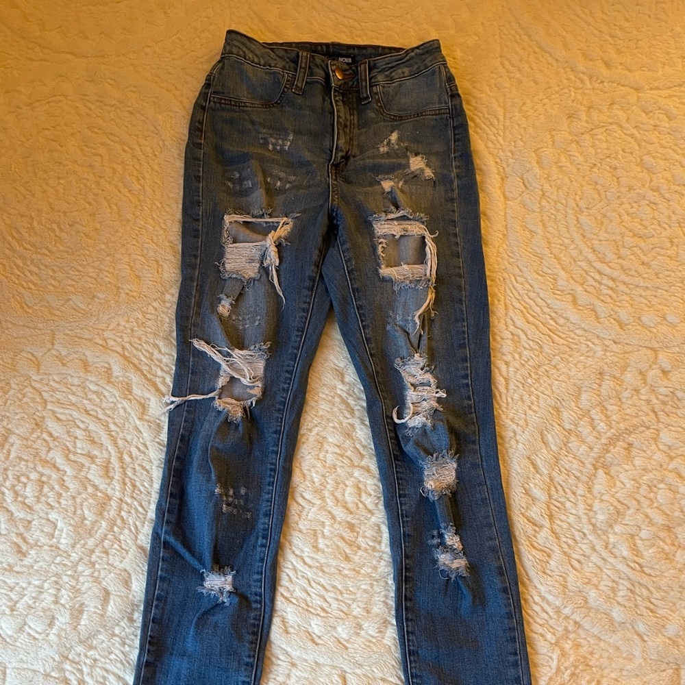 fashion nova skinny distressed jeans 26